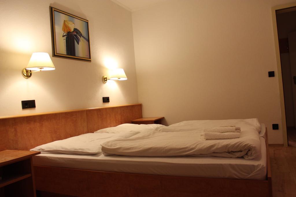 Hotel Gaya Bad Soden am Taunus Oda fotoğraf
